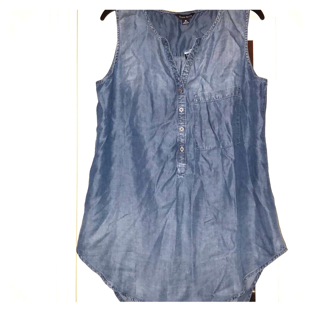 BNWT Sleeveless Chambray Top